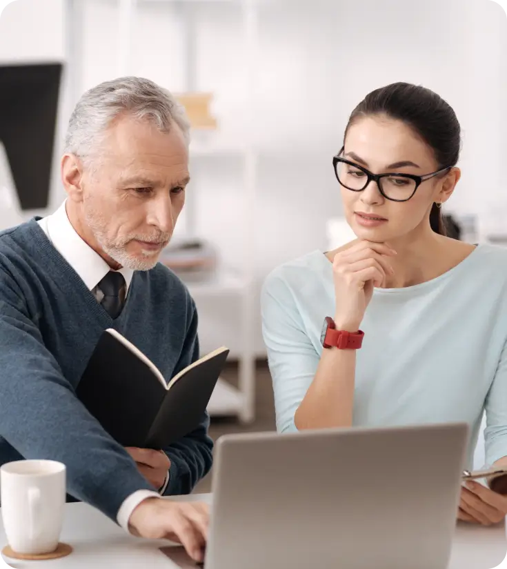 Profissionais da Invest Master em reunião